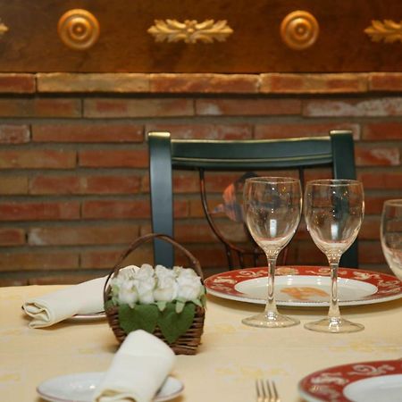 El Patio 호텔 라알무아데도나고디나 외부 사진
